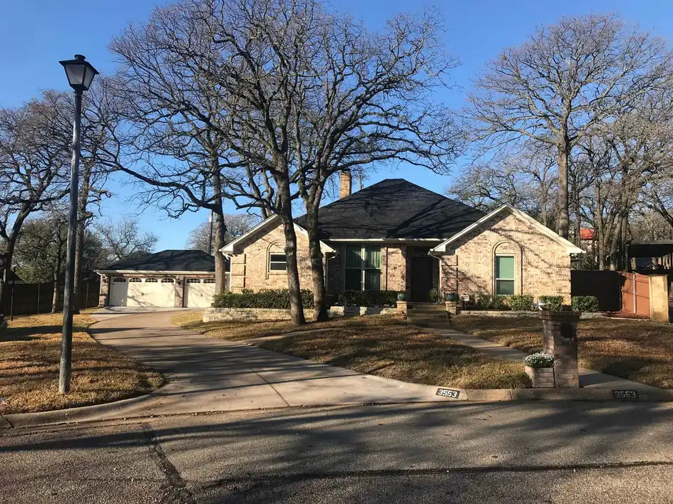 Grapevine garage, a custom garage by Klein Custom Builders in Grapevine, Texas