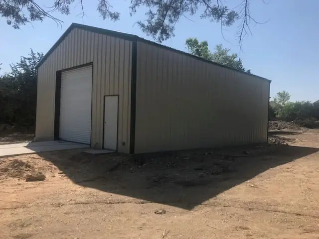 Midlothian garage, a custom garage by Klein Custom Builders in Midlothian, Texas